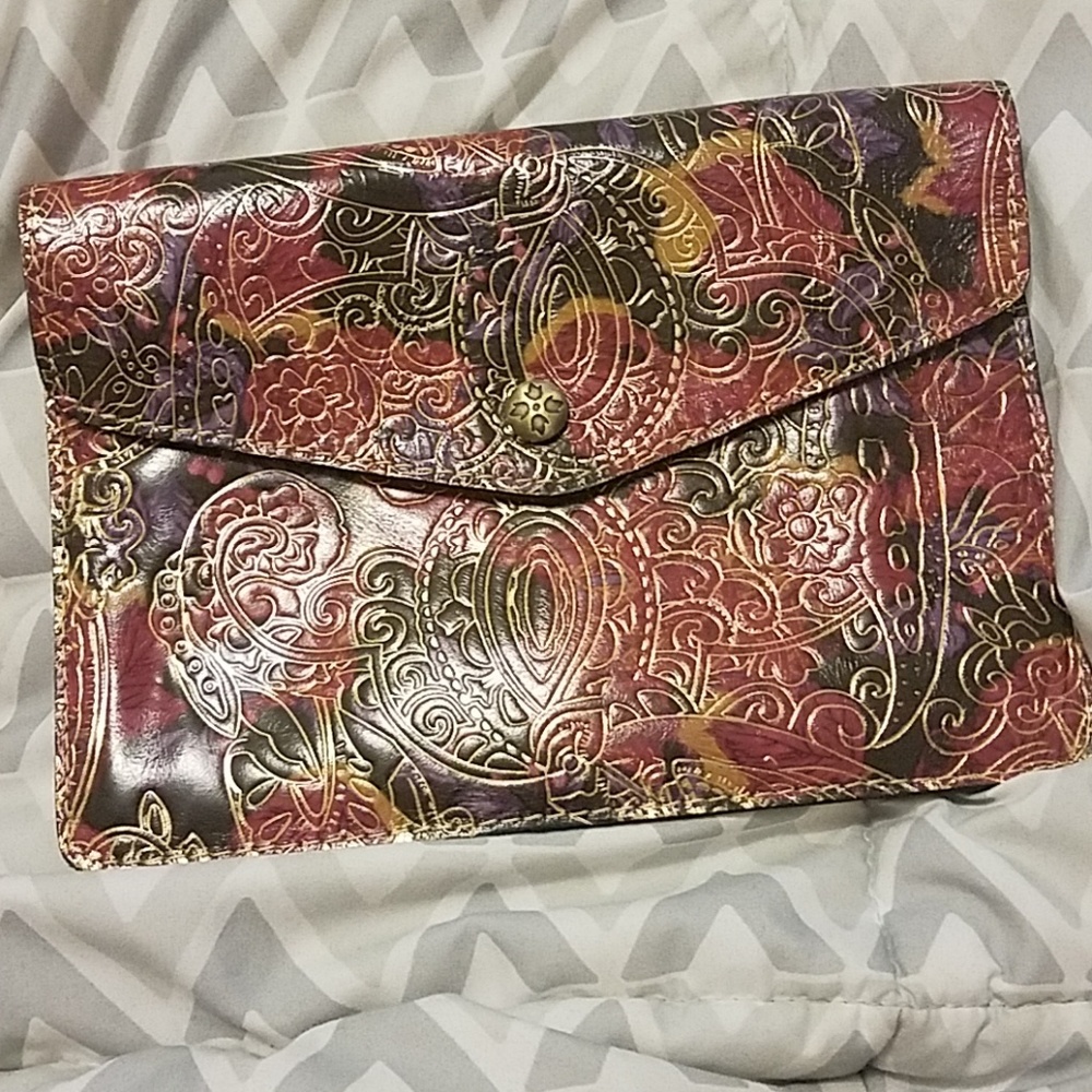 NWOT Patricia Nash Clutch